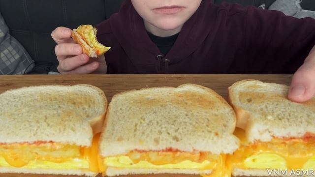 ASMR Hash Brown Cheesy Egg Breakfast Sandwiches Mukbang | Eating Sounds (No Talking) VNM ASMR смотреть онлайн