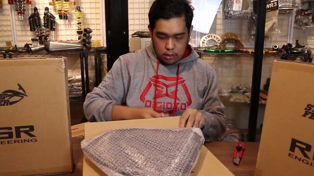 Monday Unboxing V Grill RGR ZX-25R by Street Fender! смотреть онлайн