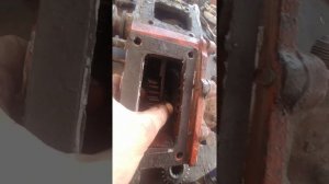 УАЗ 452 РКП, дороботка штока вилки шестерни заднего моста и пониженной передачи.