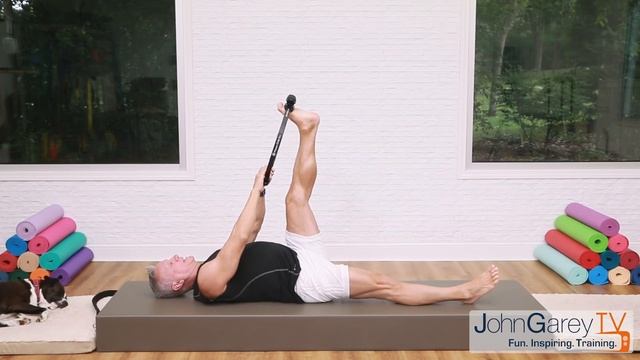 Intermediate Pilates Mat Workout with Fitness Circle - 15 Minutes смотреть онлайн