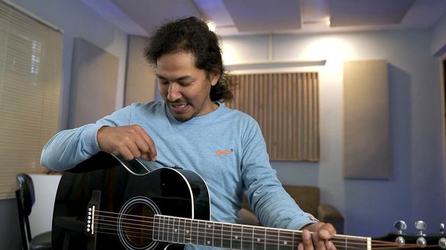 Can you play metal on acoustic guitar? | Hari Kunwar | Guitar Shop Nepal смотреть онлайн
