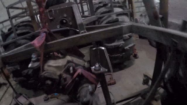 СОБИРАЮ ВЕЗДЕХОД СВОИМИ РУКАМИ! УСТАНОВКА ДВИГАТЕЛЯ! ЧАСТЬ 3 смотреть онлайн