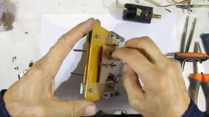 Простой сверлильный станок для печатных плат, сделанный в домашних условиях из доступных материалов