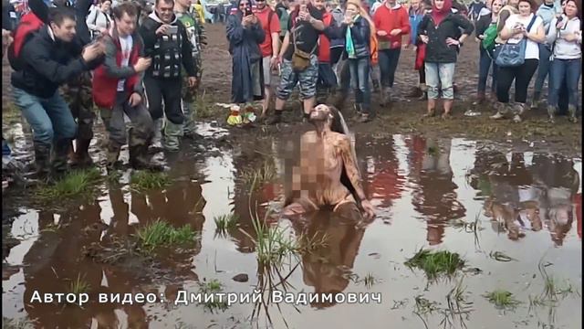 На "Нашествии 2017" девушка искупалась в луже смотреть онлайн