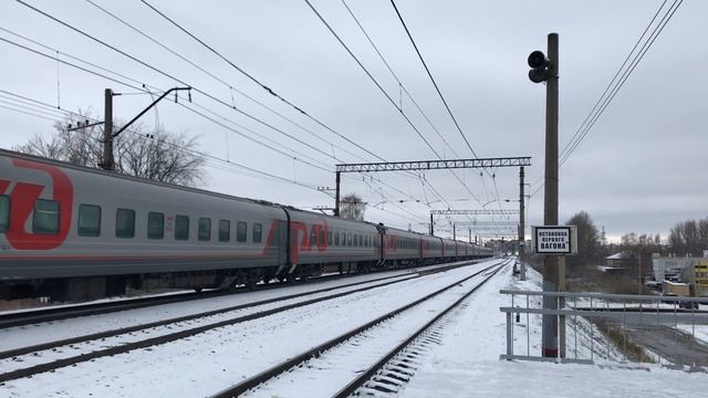 Электровоз ЧС7-077 с пассажирским поездом 103 Ярославль – Москва