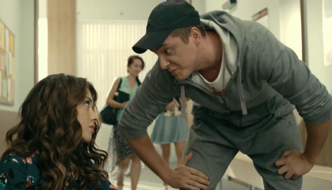 Универ: Оскорблен