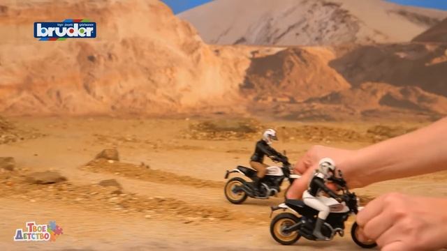 Мотоцикл Scrambler Ducati Desert Sled с мотоциклистом 63 051 Bruder смотреть онлайн