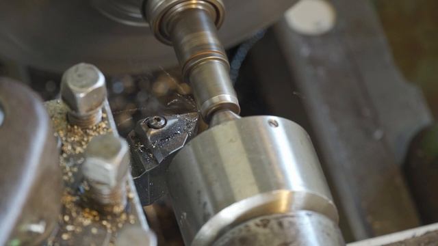 Шкив на токарном станке. Шпон паз самодельным приспособлением на токарном станке. смотреть онлайн