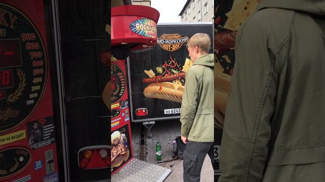 Новосибирский Рокки Бальбо не может попасть по груше (РЖАКА) смотреть онлайн