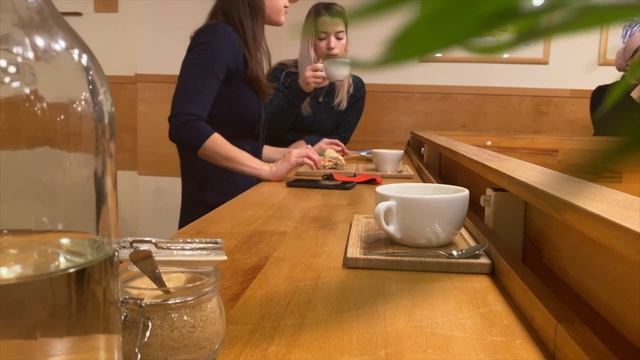 Where is the best coffee in Budapest?? - Visiting 5 GREAT Budapest Cafes смотреть онлайн