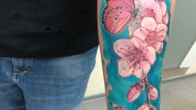 Татуировка. Бабочки и Сакура смотреть онлайн