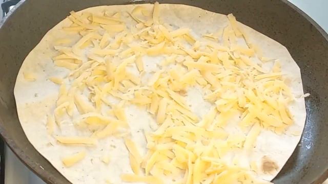 Пицца из лаваша в сковороде смотреть онлайн