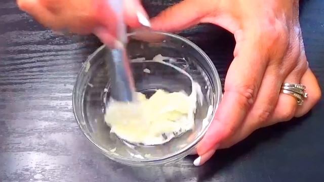 СМЕШАЛА СОДУ! Даже в 70 лет Омолодит кожу лица, Эффект Поразит ! Маска для Лица от морщин и пятен смотреть онлайн