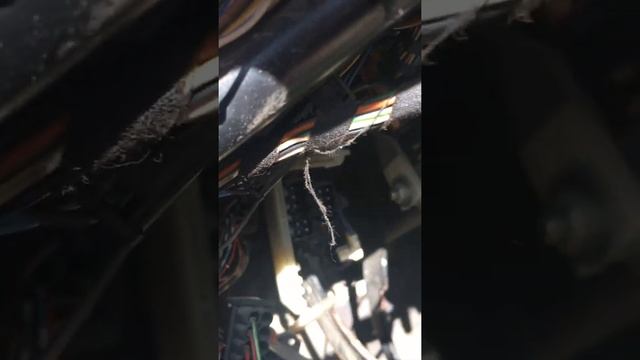 Снятие подрулевых переключателей бмв е34.mp4