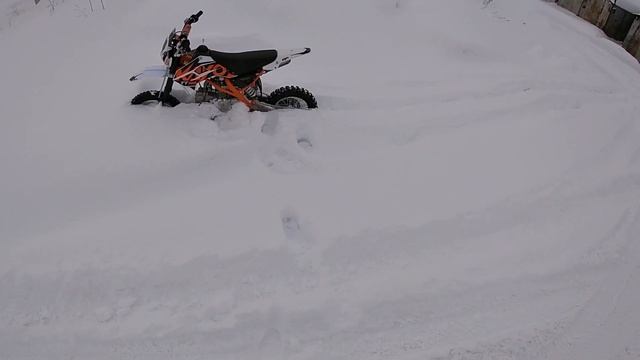 Покатушки на питбайке Kayo Basic Tt125 / Утонул в снегу / Он валит?!