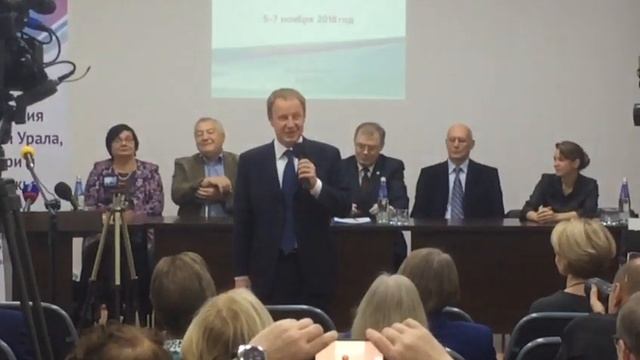 Виктор Томенко прочитал стихи на конференции Ассоциации писателей Урала, Сибири и Поволжья смотреть онлайн