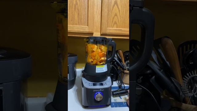 Pureeing in the Pampered Chef Deluxe Cooking Blender смотреть онлайн