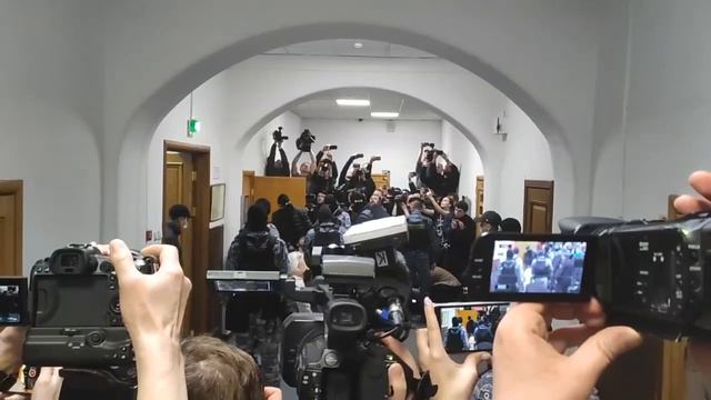 Четвертого террориста Мухаммадсобира Файзова доставили в суд на скорой