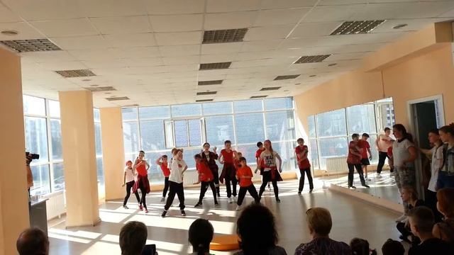 Катя и Миша в составе "Красных", джаз-фанк смотреть онлайн