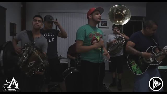Omar Ruiz Y La Cosa Nostra (En Vivo) - Locos Andamos смотреть онлайн