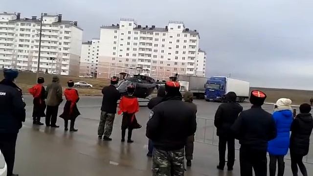 5.02.2017 Батюшка на верталёте полетел освещять Крымск #крымск #священик #освещение #верталет смотреть онлайн