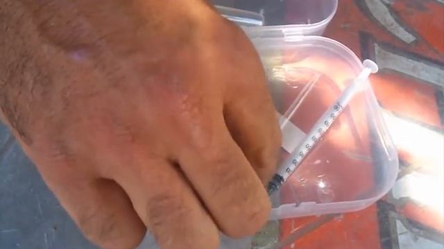 Как искусственно осеменяют кур -Оплодотворение домашней птицы смотреть онлайн