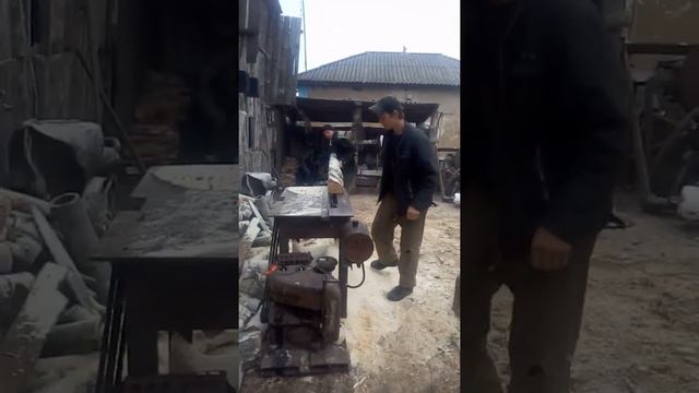 делаем доски на самодельной циркулярной пиле с двигателем уд 2 смотреть онлайн