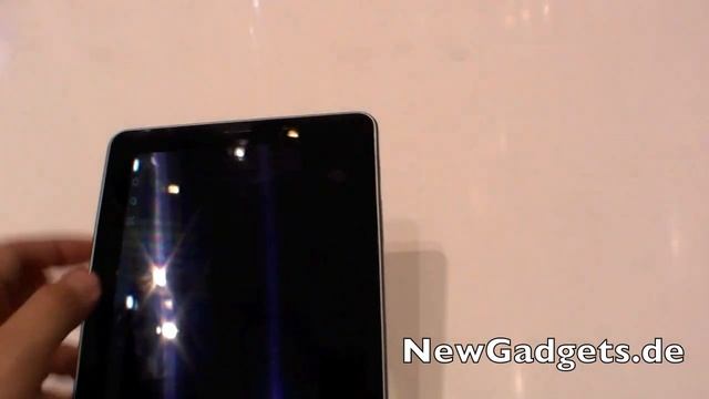 First Hands On of the Samsung Galaxy Tab 7.7 Tablet at IFA 2011 смотреть онлайн