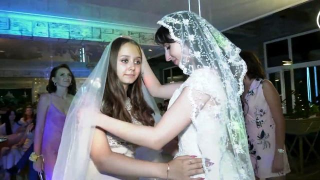 Танец невесты Натальи с подружками под фатой. Видеограф Анна 0990177567 смотреть онлайн