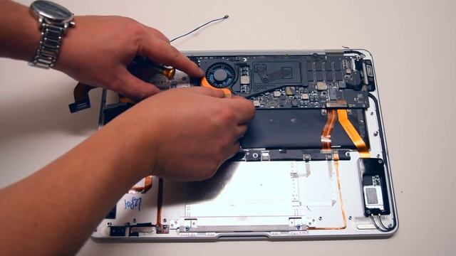 Macbook Air 2008 and 2009 A1237 and A1304 Hard Drive Replacement смотреть онлайн