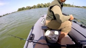 НАСАДИЛ ПИЯВКУ И КЛЮНУЛ ТРОФЕЙ! Ловля сома на квок. Рыбалка на сома 2022