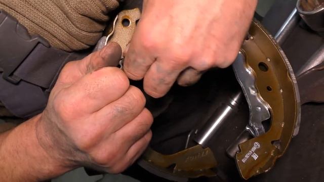 Лада Ларгус, замена тормозных колодок !!!  #авторемонт #Ladalargus