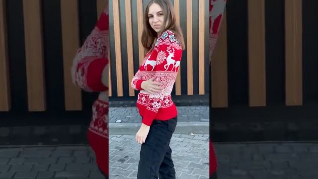 Теплый новогодний новый свитер без горла женский красный с оленями (030) смотреть онлайн