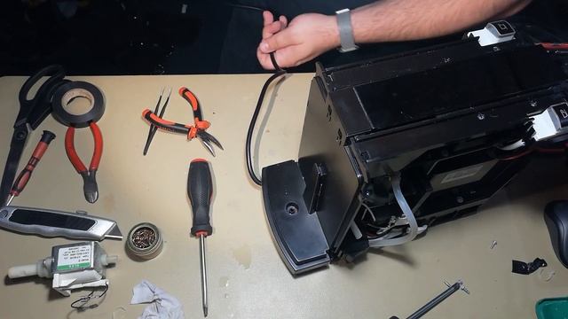 Trying to fix a CREMESSO Compact coffee machine смотреть онлайн