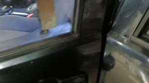 как вскрыть ниву Шевроле если закрыл ключи внутри.