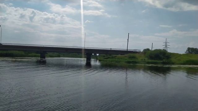 Катаемся по озеру Соломино, реке Торопа, озеро Заликовское. Мотор 9.9 смотреть онлайн