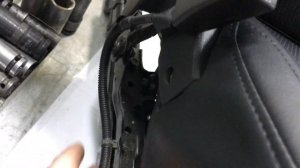 Как одеть чехлы из эко кожи .  Видеоинструкция