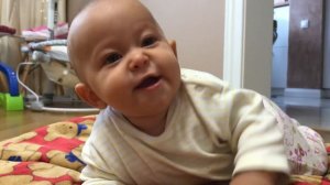 Мама издевается над ребёнком)))Лие 5 месяцев