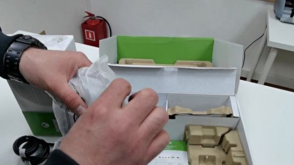 FnSmart.ru. Распаковка консоли Microsoft Xbox Series S.