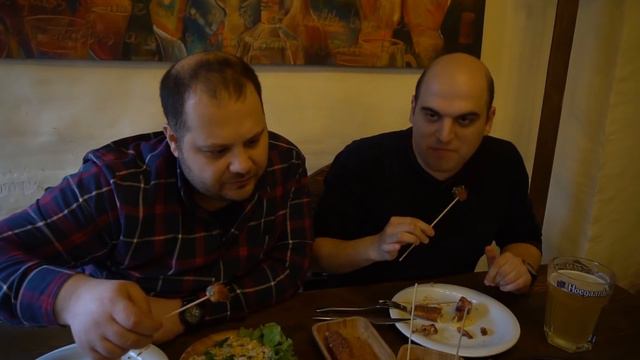 Bakıda pivə ilə verilən qeyri adi menyu / Необычное меню с пивом в Баку смотреть онлайн