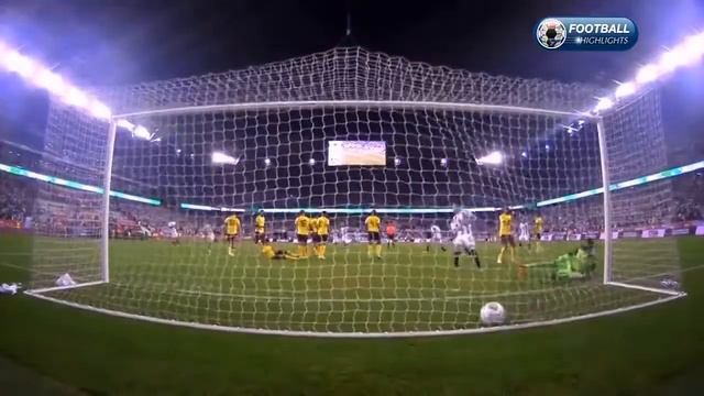 Regardez le coup franc magnifique de Messi😱 смотреть онлайн