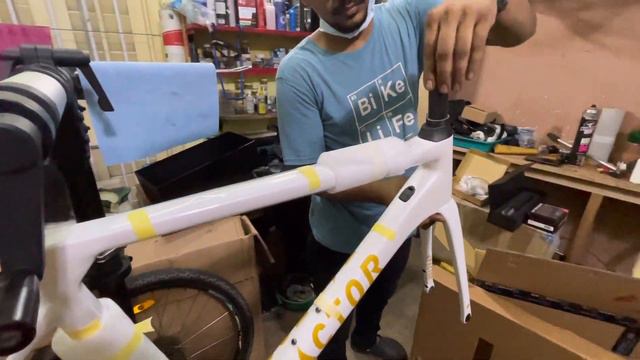 Road Bike build_ Factor 02 Disc with Black Inc components & Ultegra R8000 mechanical (13th Sep'21) смотреть онлайн