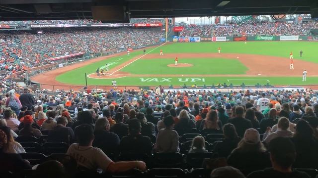 First Full capacity crowd at Oracle in 18 months (Giants vs A's) смотреть онлайн