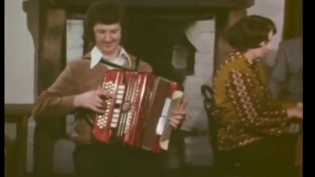 All Ireland 3 Row Accordion Player Kevin Loughlin - Plays 2 Reels смотреть онлайн