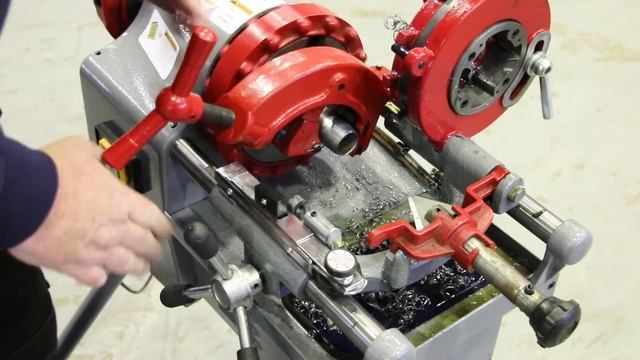 How to use a Pipe Threading Machine (R2 Excel Machine Tools) смотреть онлайн