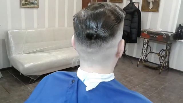 Мужская салонная стрижка с высоким "фейдом" смотреть онлайн