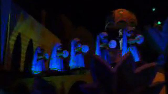 It's a Small World Clips смотреть онлайн
