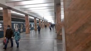 Москва 3230 станция метро Новоясеневская осень день