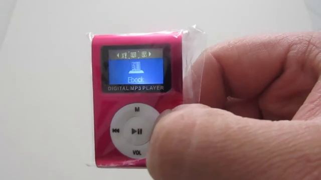 Déballage d'un MINI LECTEUR MP3 rose смотреть онлайн