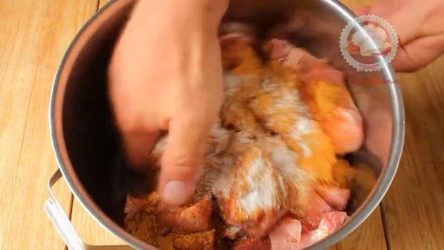 Шашлык из свинины. Сочный шашлык из свинины с луком смотреть онлайн